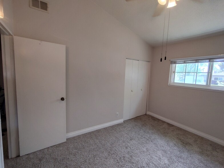 Building Photo - 43710 Rimvale Ave