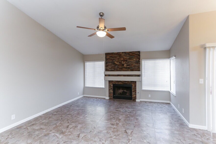 Building Photo - 4401 La Reina Cir