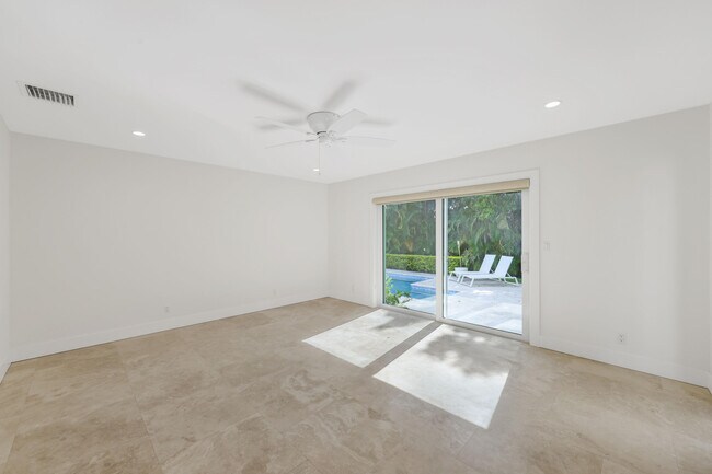 Building Photo - 1386 S Atlantic Dr