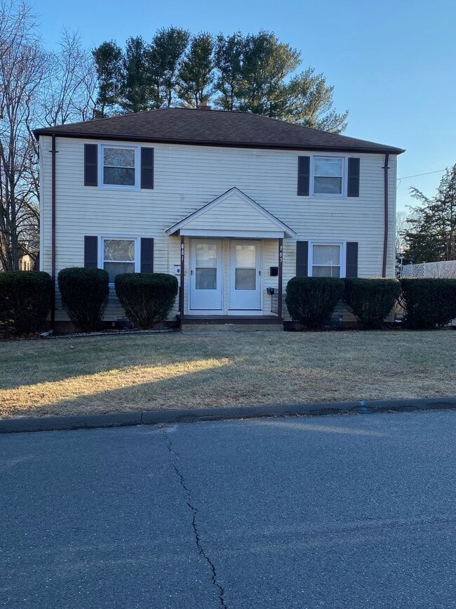 Available Immediately 2 Bedroom Duplex 81 Walnut Rd Rocky Hill CT