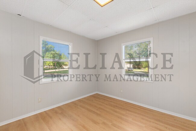 Building Photo - 300 W Breese Ave
