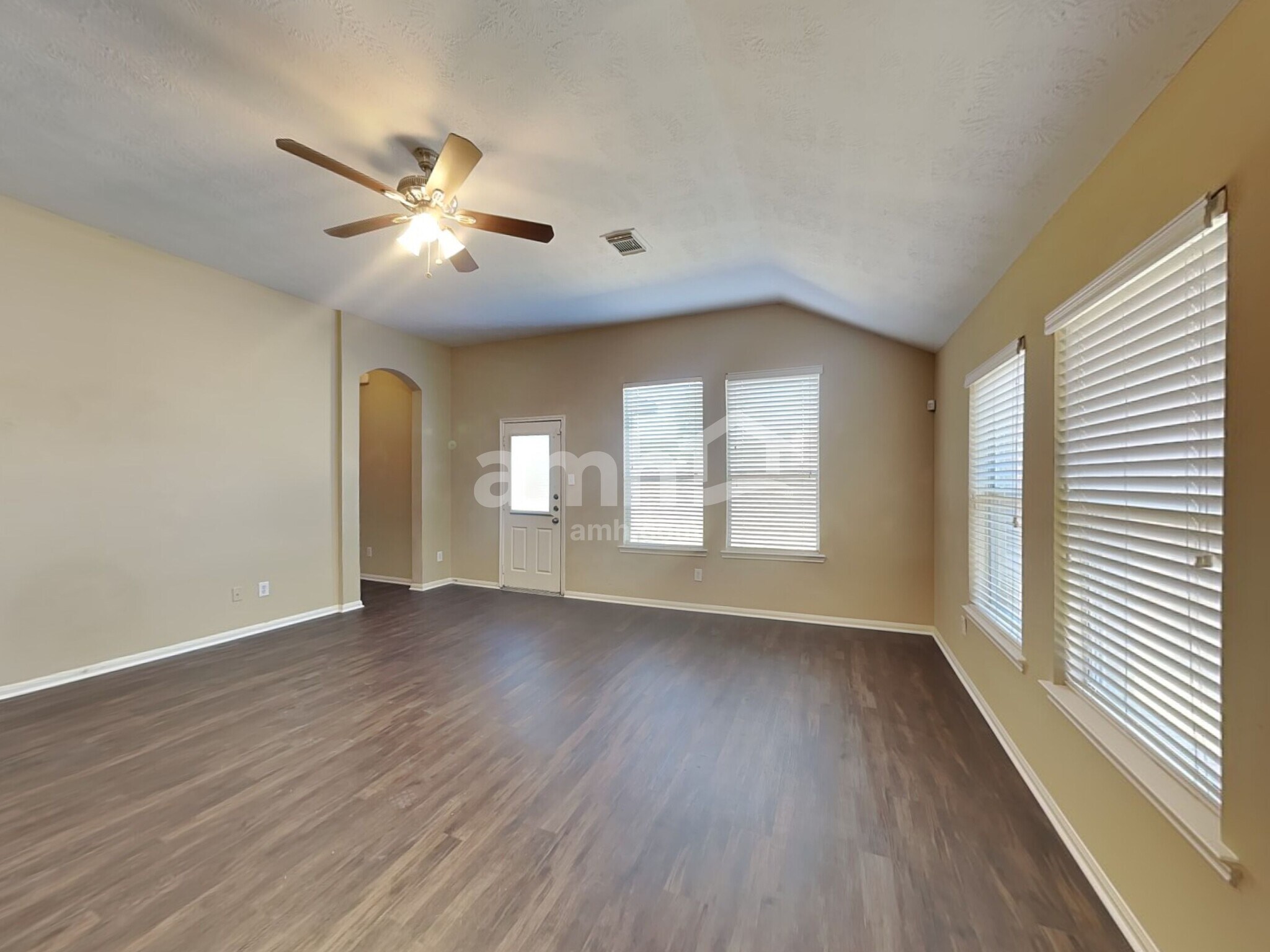 Building Photo - 15919 Sonoma Park Dr