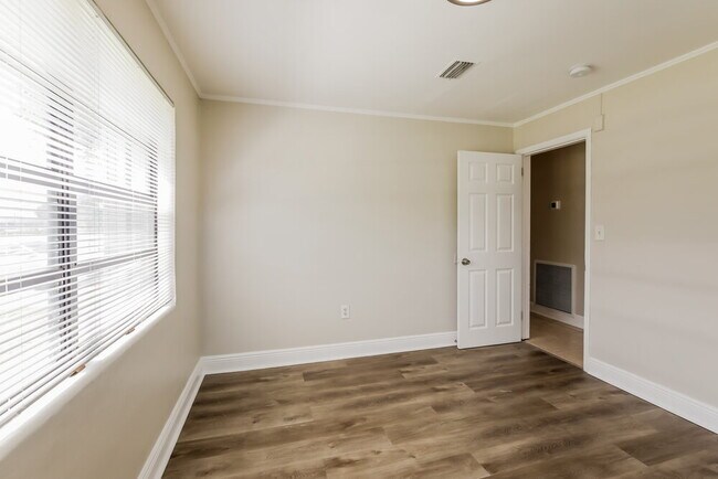 Building Photo - 3781 SW 41st St