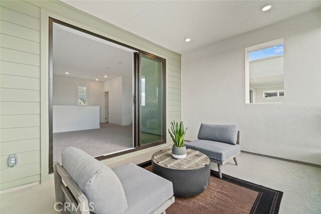 Building Photo - 9337 Astor