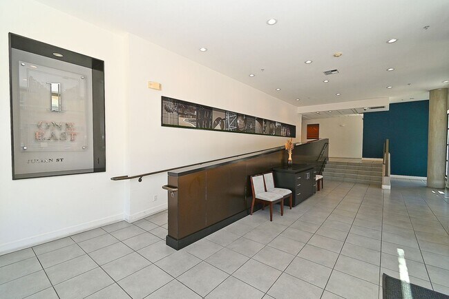 Building Photo - 1 E Julian St