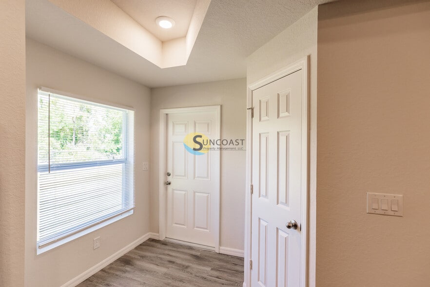 Building Photo - 12225 Tetzel Ave