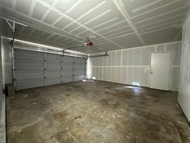 Building Photo - 8613 Tiogawoods Dr