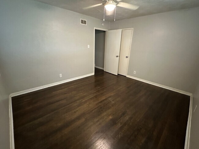 Building Photo - 4931 Kimball Ave