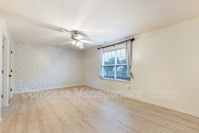 Building Photo - 1136 Paxton Dr