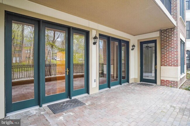 Building Photo - 10401 Strathmore Park Ct