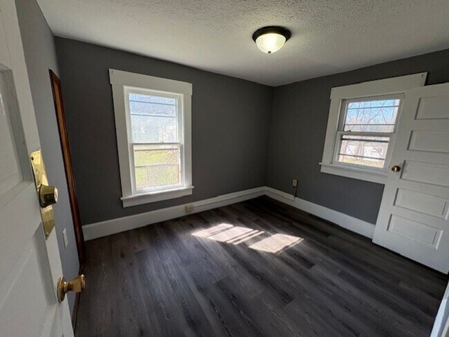 Building Photo - Large 4-Bedroom Home in University Park Near Downtown Akron