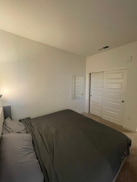 Bedroom 2 w/walk-in closet - 1780 Boxcar Cir