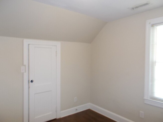 Building Photo - 216 Thomas Terrace