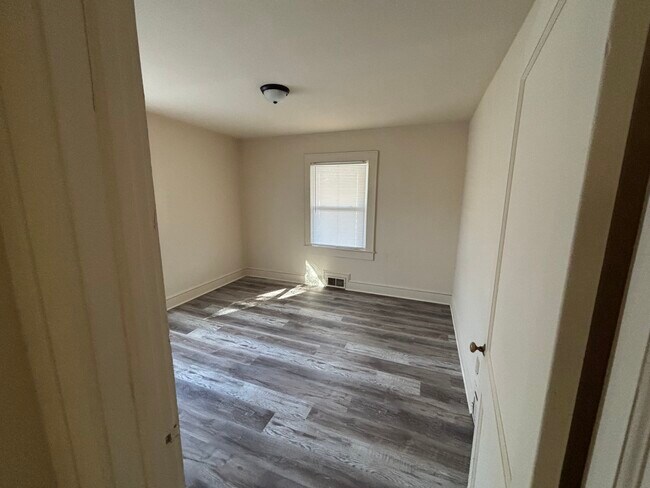 Building Photo - 311 Sunset Dr