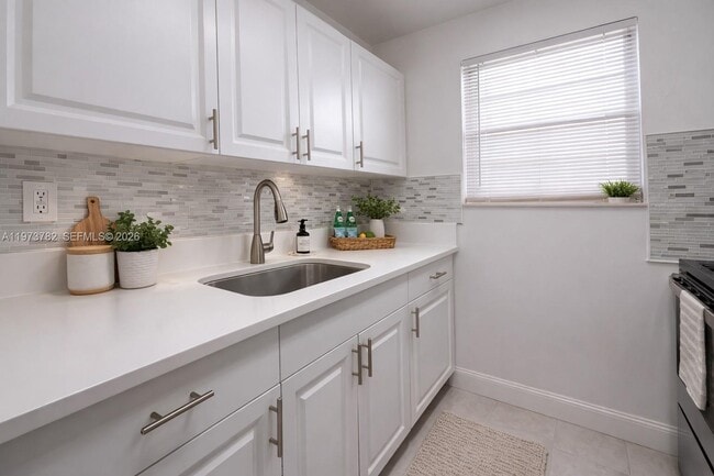 Building Photo - 400 NE 1st St