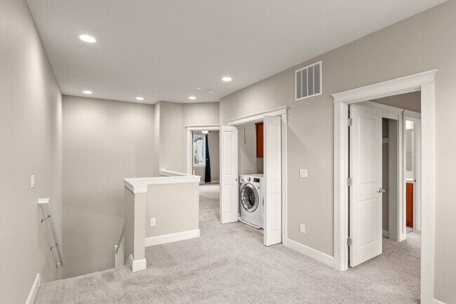 Building Photo - Luxury 3-bedroom, 3.5 Bath Row Home for Rent in Villebois Village Center