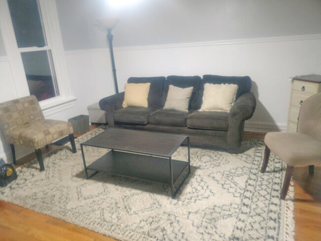 Building Photo - 185 S Cypress Ave