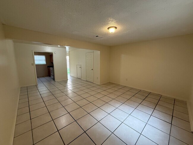 Building Photo - 8717 Granite Dr
