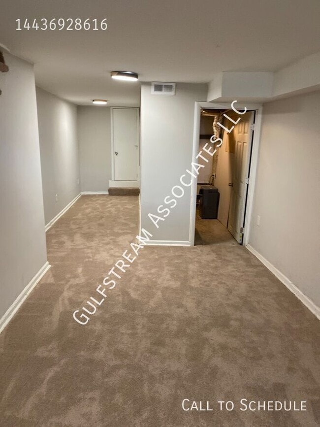 Building Photo - 2413 Llewelyn Ave