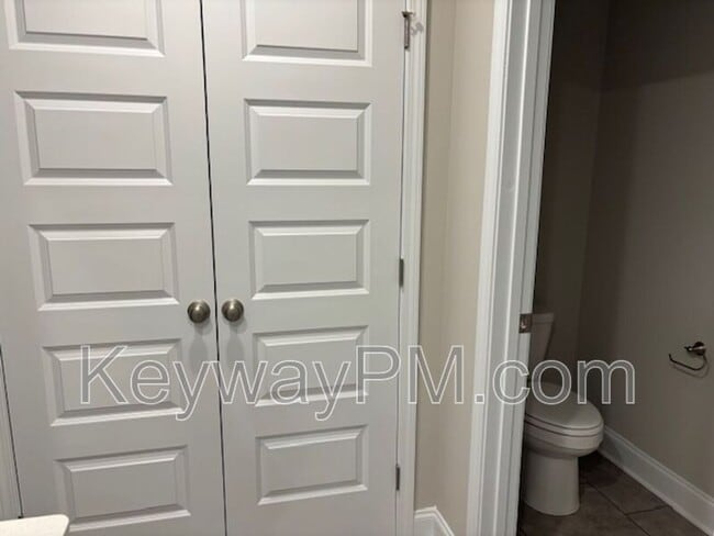 Building Photo - 515 Yuma Ln