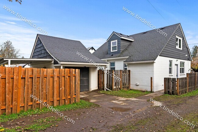 Building Photo - Modern Elegance Meets Campus Convenience: ...