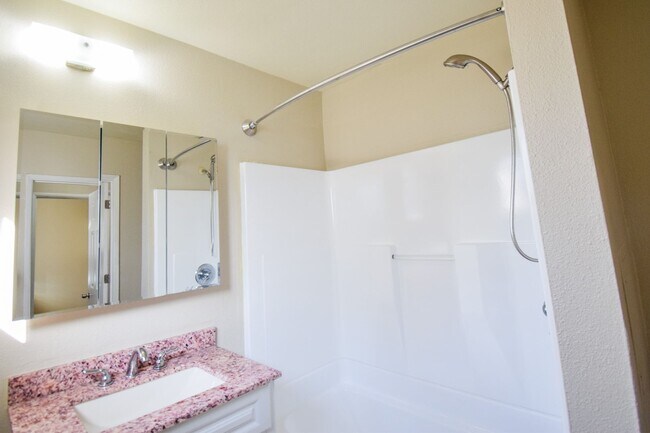 Building Photo - KIL-2121-2125