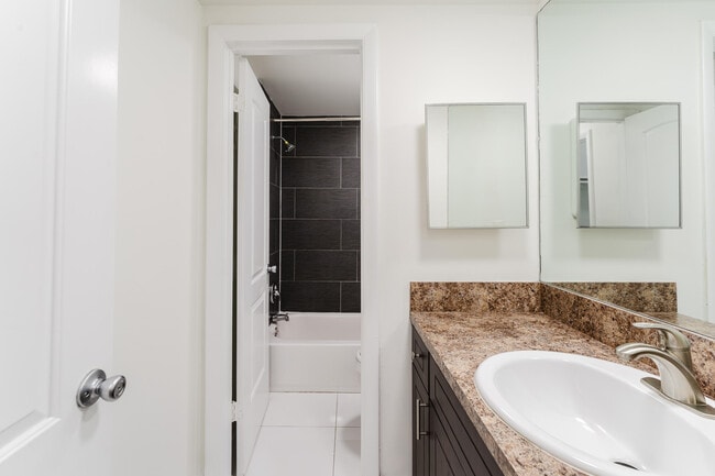 Building Photo - 606 NW 13th St