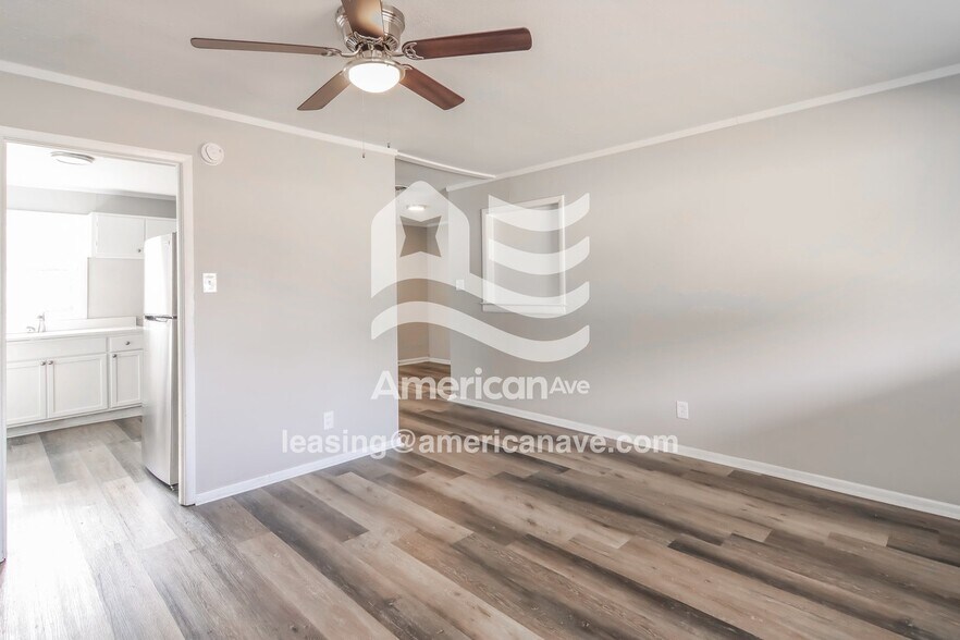 Building Photo - 4202 Snellings Dr