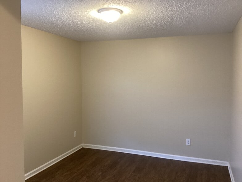 Building Photo - 468 Hillside Dr