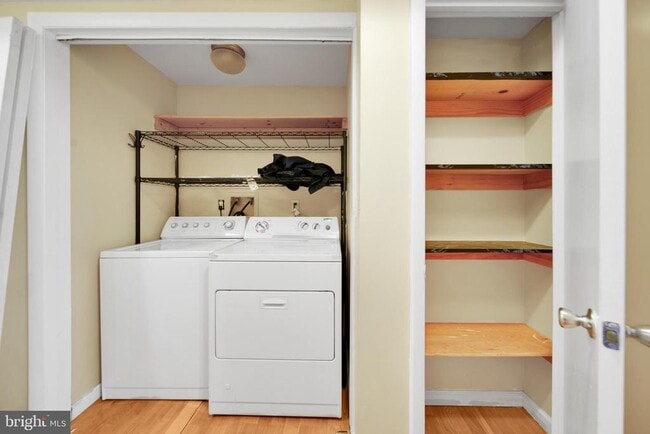 Building Photo - 1337 Kearny St NE