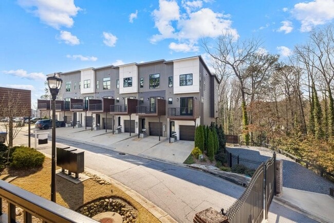 Building Photo - 2356 Mason Dr