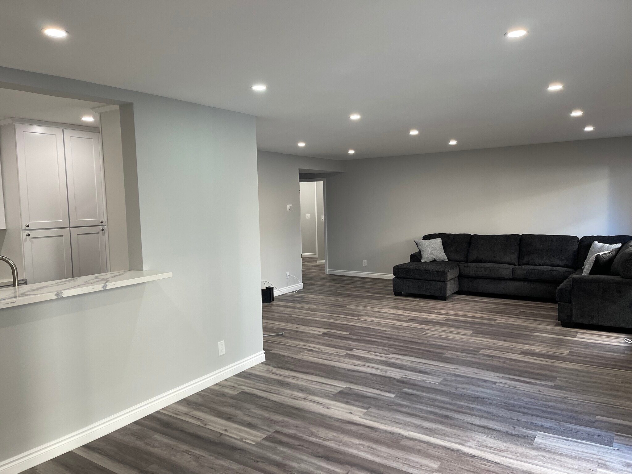 Building Photo - 1127 E Del Mar Blvd
