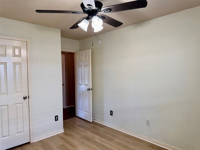 Building Photo - 2711 Lakecrest Way Dr