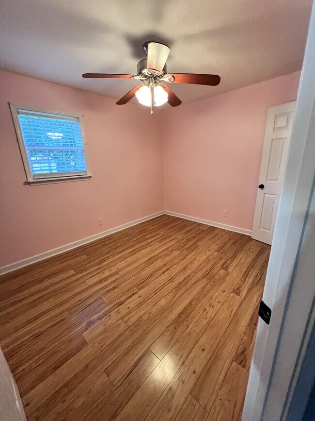 Building Photo - 69 Rainbow Rd