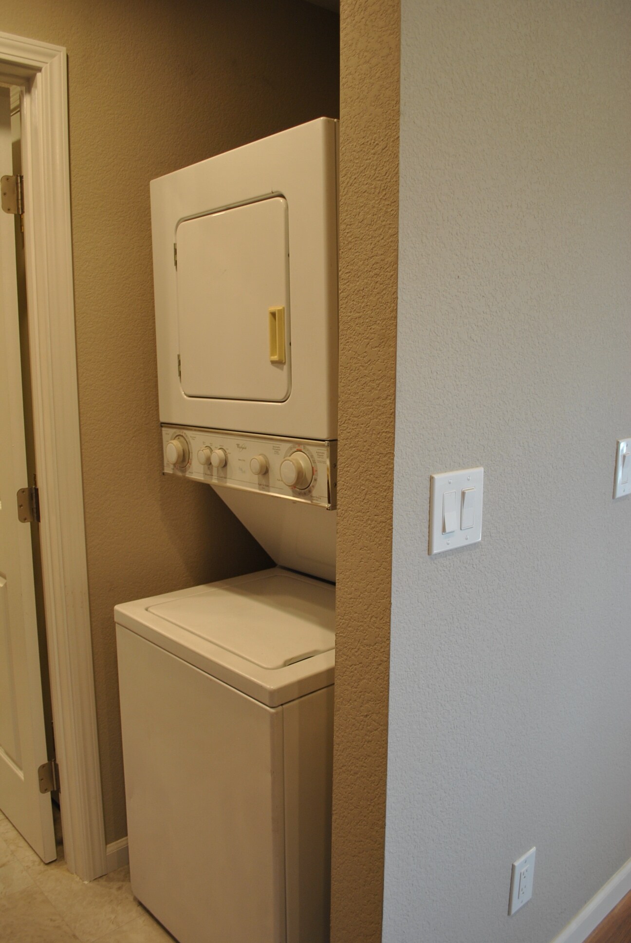 Building Photo - 21391 Locust St