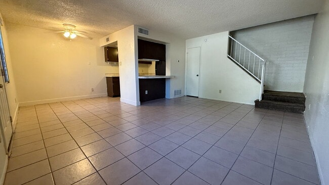 Building Photo - "Charming 2-Bedroom Townhouse in Phoenix -...