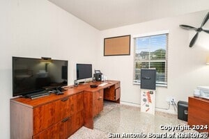 Building Photo - 100 Hunters Cp