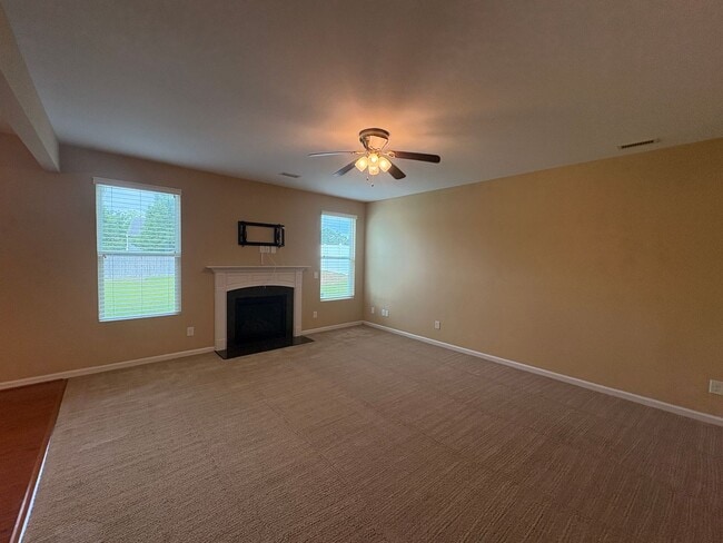 Building Photo - Gorgeous Sanford Home with Fenced Yard