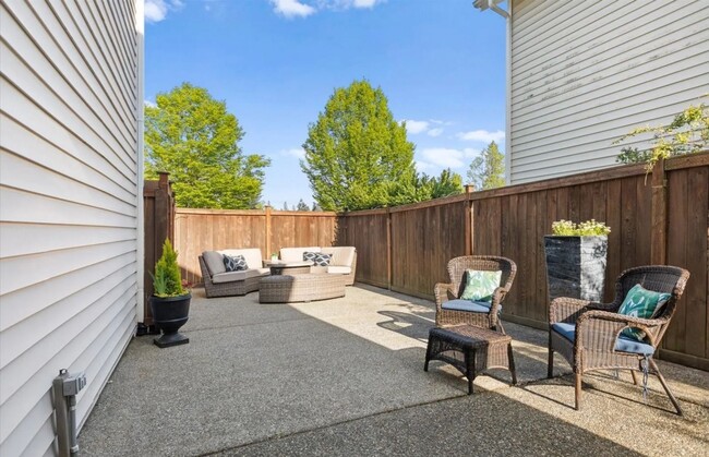 Building Photo - Welcome to this beautiful 3-bedroom, 2.5-b...