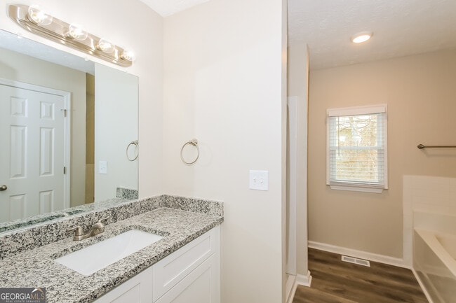 Building Photo - 6059 Shadow Lake Way
