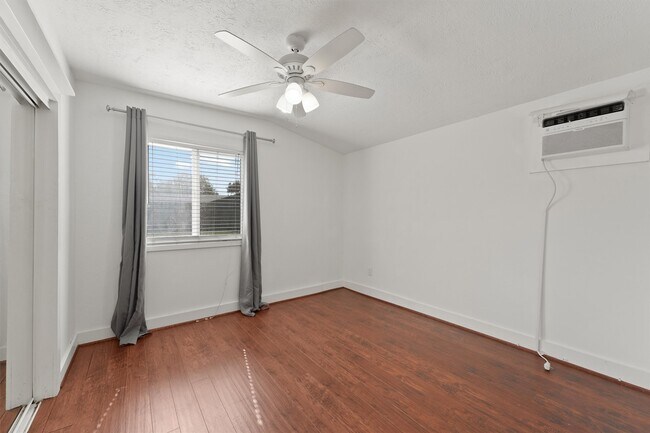 Building Photo - 4414 Gardendale Dr