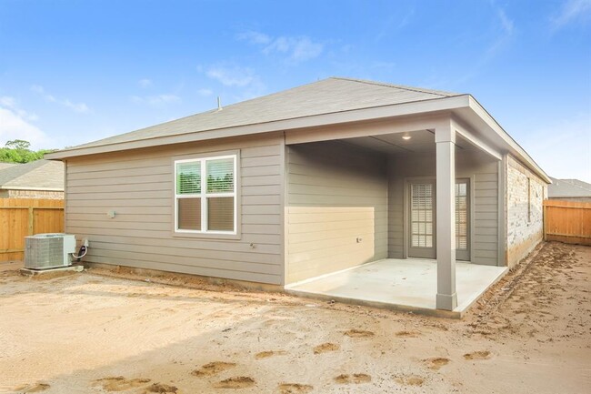 Building Photo - 25326 Shadowdale Dr