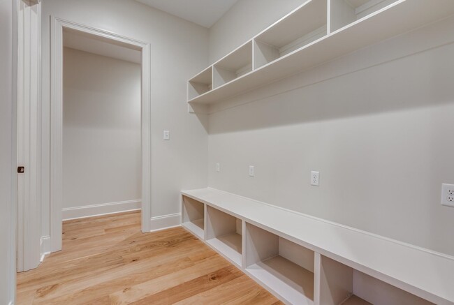 Building Photo - 455 Oma Cove