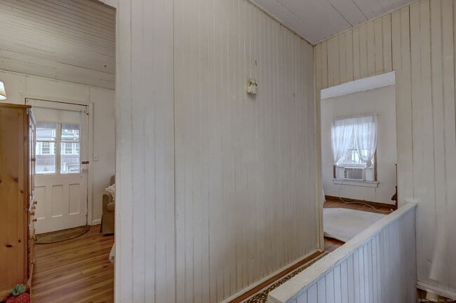 Building Photo - 32 Seaside Ave