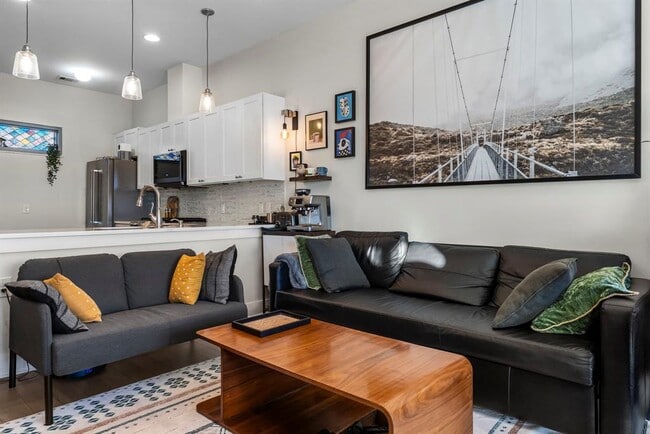 Building Photo - 908 Nueces St