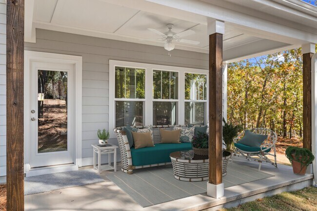 Building Photo - 20 Forest Dr