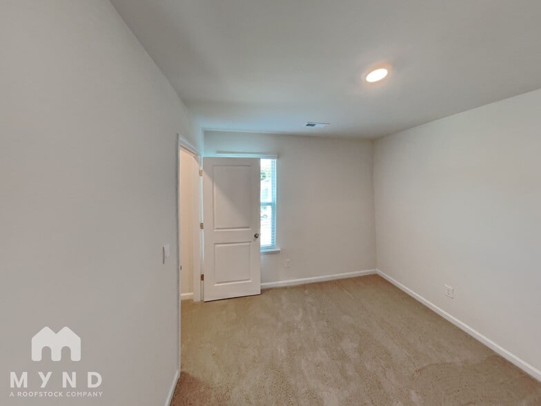 Building Photo - 2126 Allium Dr