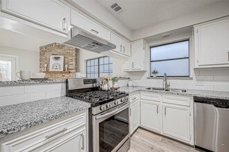 Building Photo - 4907 Fox Hollow Blvd