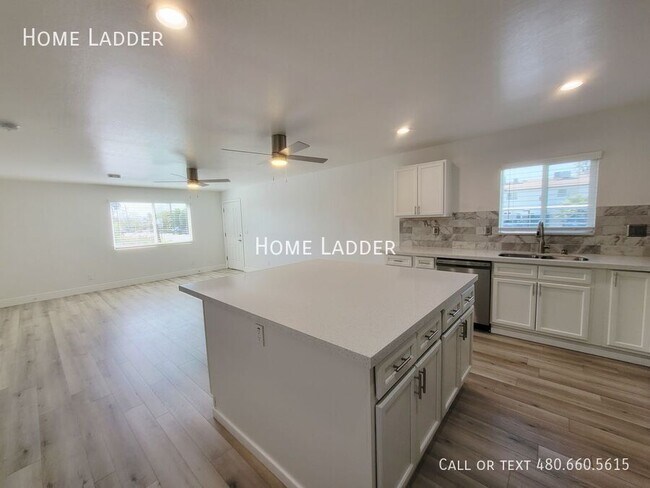 Building Photo - 2301 N 27th St