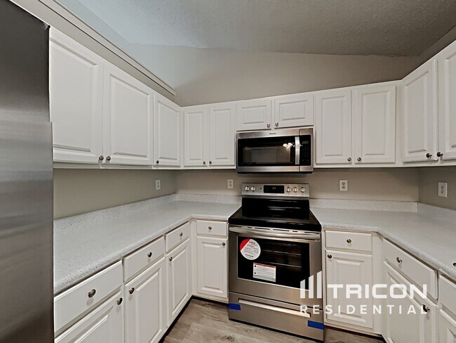 Building Photo - 226 Thorn Thicket Way